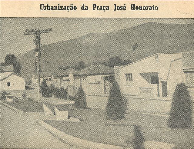 http://muspam.com.br/images/phocagallery/fotos_antigas/praca jose honorato_urbanizacao_no relatorio prefeito walter martins ferreira de 1963 a 1966.jpg